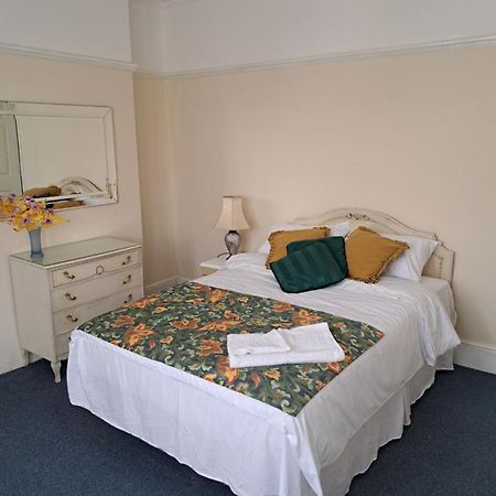 Double Room Available- London Seven Kings Seven Kings Train Station Ilford Eksteriør bilde