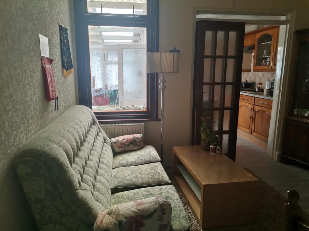 Double Room Available- London Seven Kings Seven Kings Train Station Ilford Eksteriør bilde
