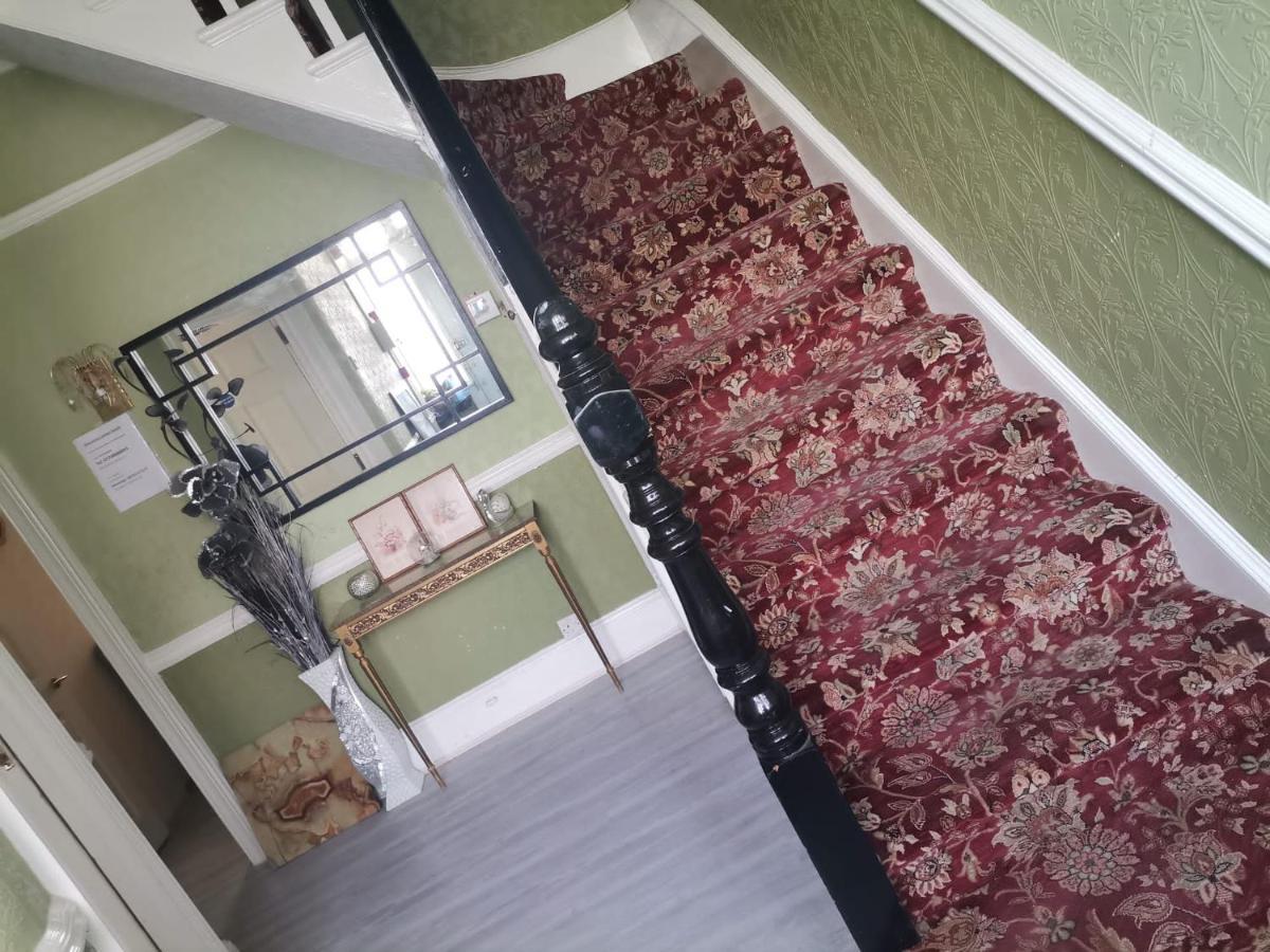 Double Room Available- London Seven Kings Seven Kings Train Station Ilford Eksteriør bilde