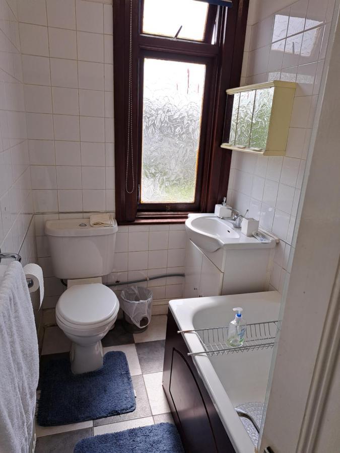 Double Room Available- London Seven Kings Seven Kings Train Station Ilford Eksteriør bilde